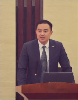 谢 明 